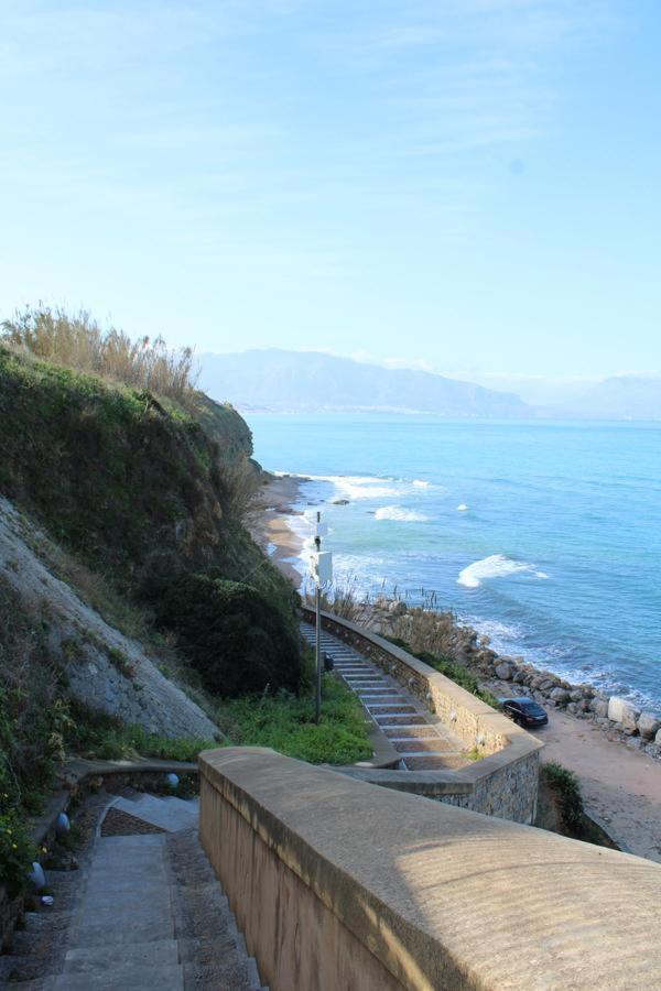 La Stanza Vicino Al Mare , Una Camera Da Letto E Bagno Con Balcone Vista Mare Apartamento Balestrate Exterior foto