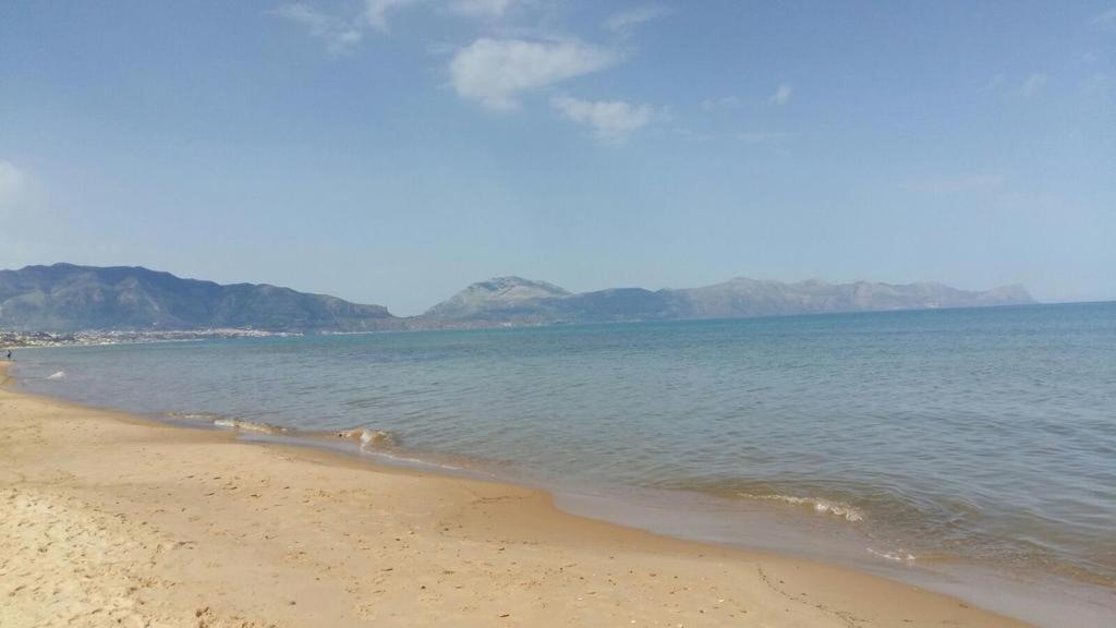 La Stanza Vicino Al Mare , Una Camera Da Letto E Bagno Con Balcone Vista Mare Apartamento Balestrate Exterior foto