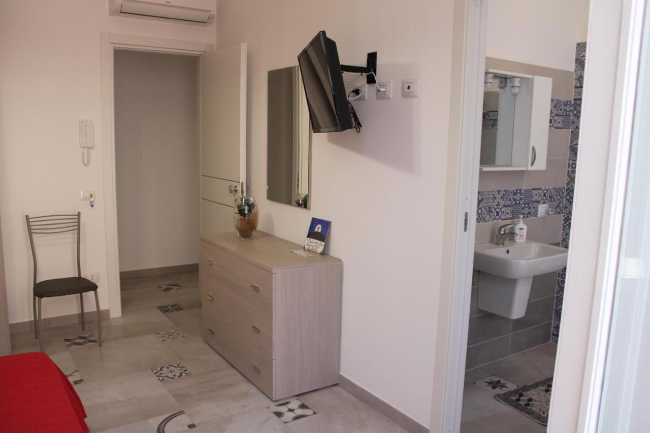 La Stanza Vicino Al Mare , Una Camera Da Letto E Bagno Con Balcone Vista Mare Apartamento Balestrate Exterior foto